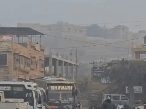 जैसलमेर में मंगलवार सुबह 10 बजे तक हल्की धुंध रही।