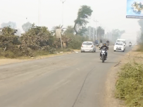 भोजपुर में महाशिवरात्रि पर लाखों भक्त पहुंचते हैं। वहीं, यह रास्ता कई जिलों को भी जोड़ता है।