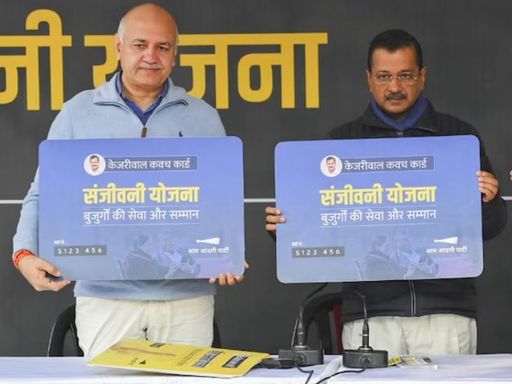 संजीवनी स्कीम के ऐलान के दौरान अरविंद केजरीवाल और मनीष सिसोदिया।