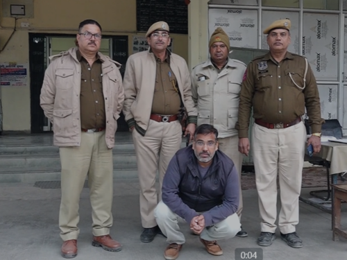 आरोपी देवेंद्र ने ठगी के लिए गैंग बना रखी है। गैंग के लोगों के नाम पर भी फ्लैट की रजिस्ट्री करवाकर बैंकों से करोड़ों रुपए लोन ले रखा है।