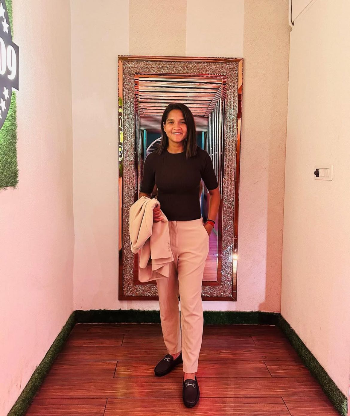 आनंदिता के वर्ल्ड कप स्क्वॉयड में चयन पर दादा के खेलप्रेमियों और क्रिकेट संघ में खुशी की लहर है।