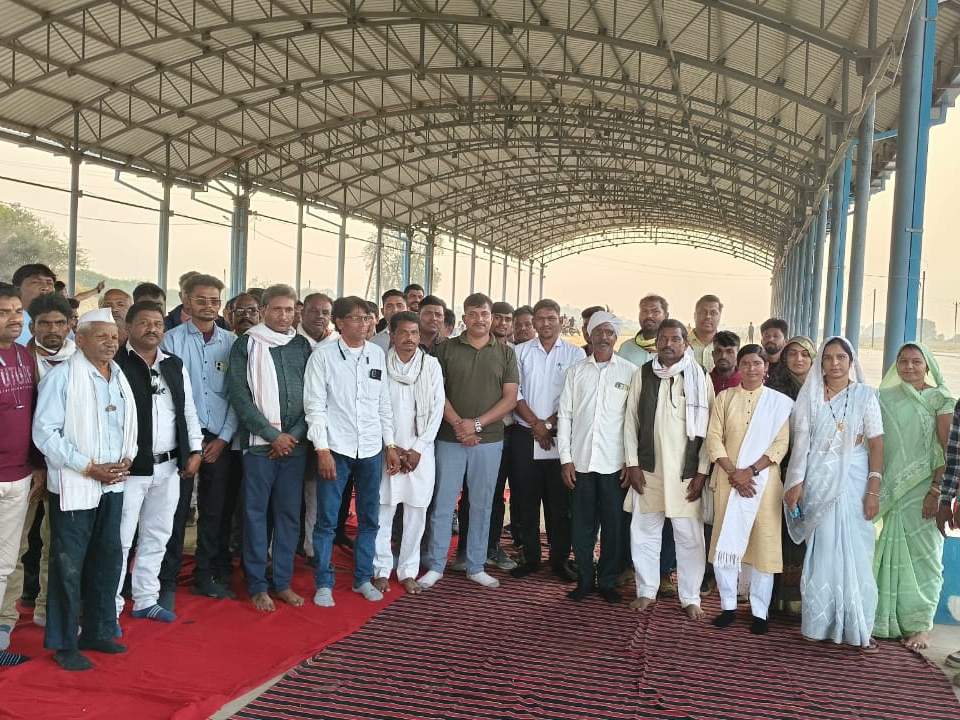 बैठक में थ्री-डी पर काम करके समाज से दहेज, दारू और डीजे पर रोक लगाने का फैसला लिया।