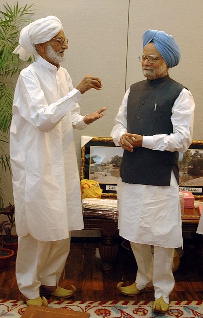 30 मई 2008, दिल्ली में प्रधानमंत्री मनमोहन सिंह से मुलाकात करते हुए उनके बचपन के दोस्त राजा मोहम्मद अली।