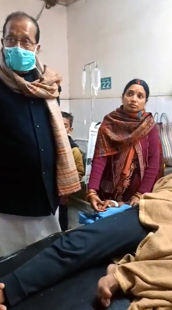 सर्जरी वार्ड में बेड पर खून लगाया गया, चंद्र और डस्ट को देखकर भी मंत्री नाराज हो गए।