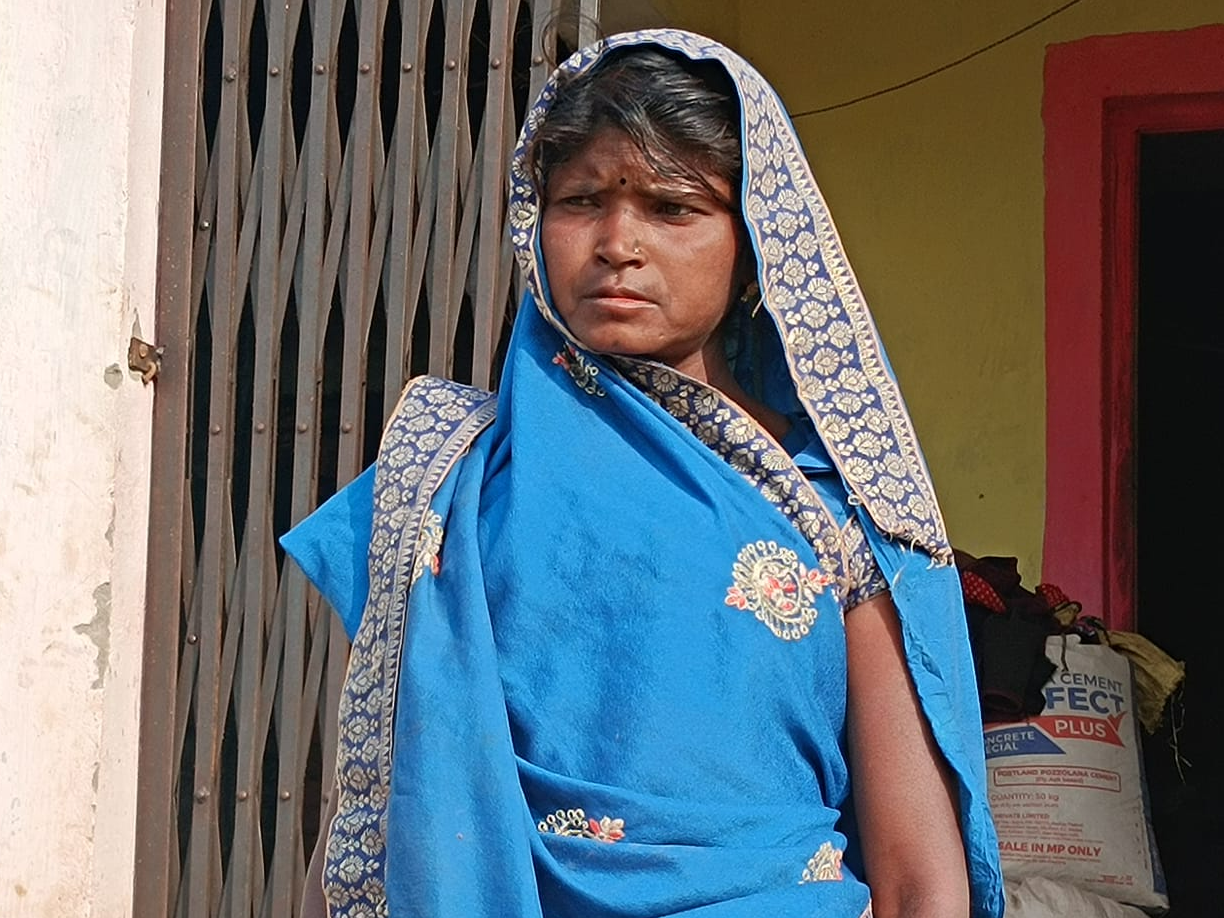 मुलिया बाई के पति के फर्जी कागज बनवाकर 2 लाख 6 हजार रुपए निकाल लिए गए।