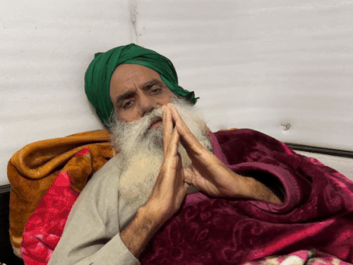 किसान नेता जगजीत सिंह डल्लेवाल लाइव आकर लोगों से खनौरी बॉर्डर पहुंचने की अपील करते हुए। - Dainik Bhaskar