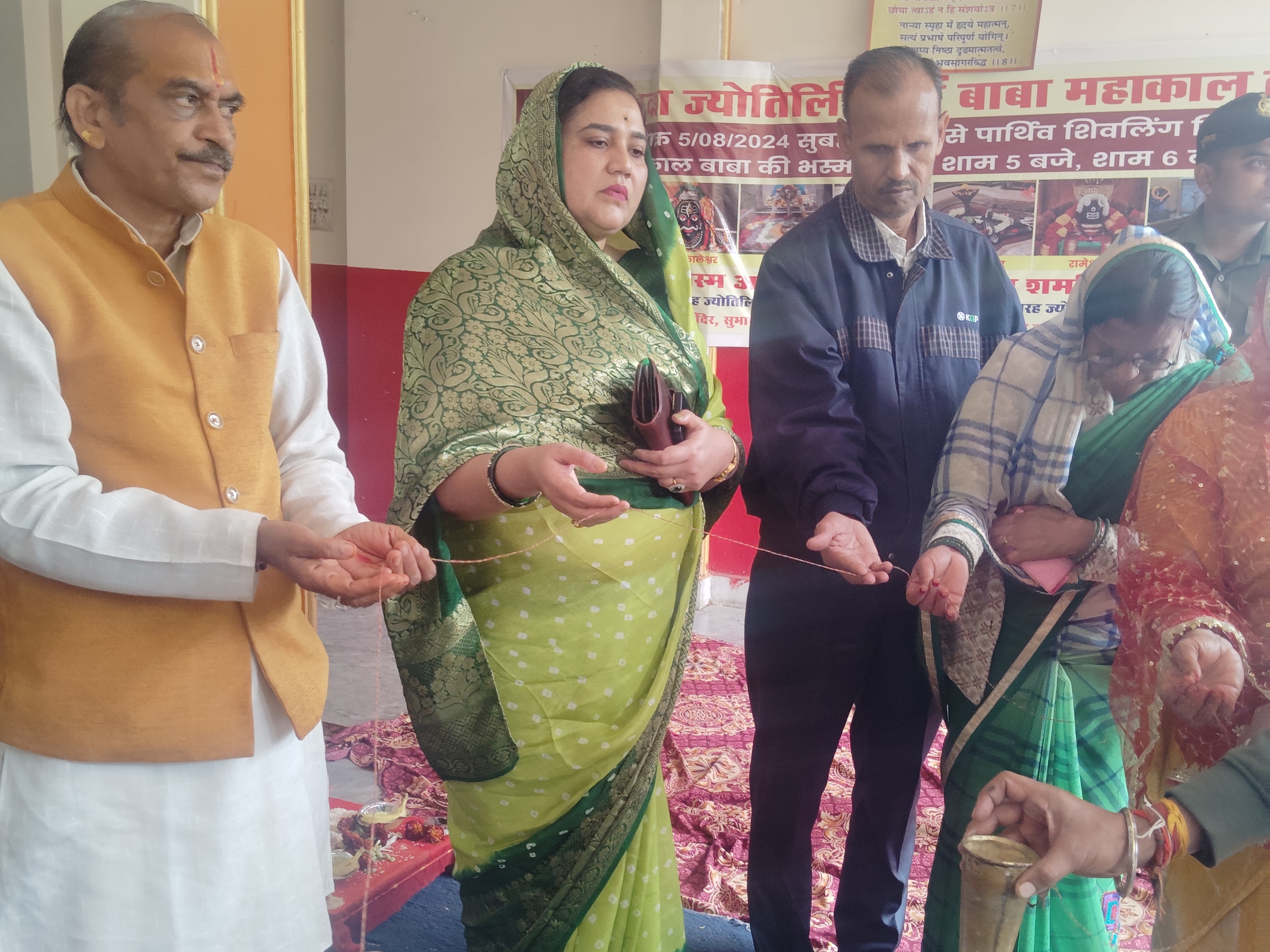 मां भवानी शिव हनुमान मंदिर सुभाष कॉलोनी में हुआ मासिक शिवरात्रि पर आयोजन।