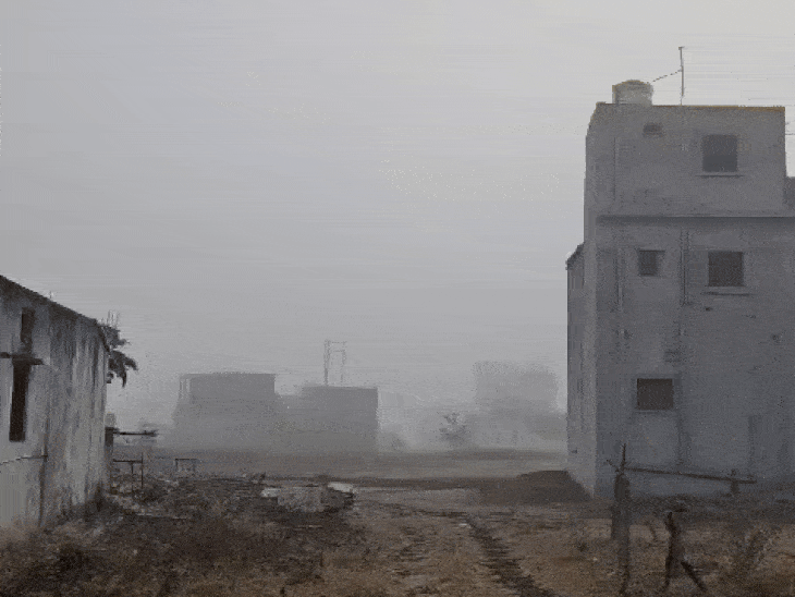 मुल्ताई में सोमवार सुबह 13.14 डिग्री तापमान रहा। घने कोहरे की वजह से विजिबिलिटी जीरो रही।