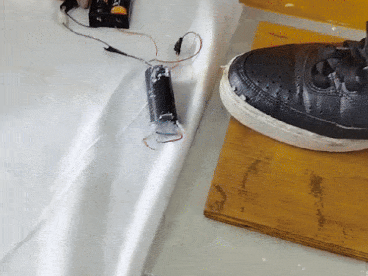 IES पब्लिक स्कूल के छात्रों ने महिला सुरक्षा के लिए शॉकर बूट बनाया है जिसके लिए उन्हें पहला पुरस्कार मिला।