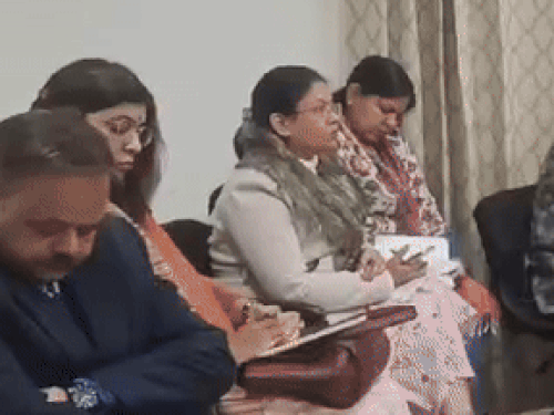 शिक्षा विभाग के तमाम अधिकारी बैठक में शामिल हुए।