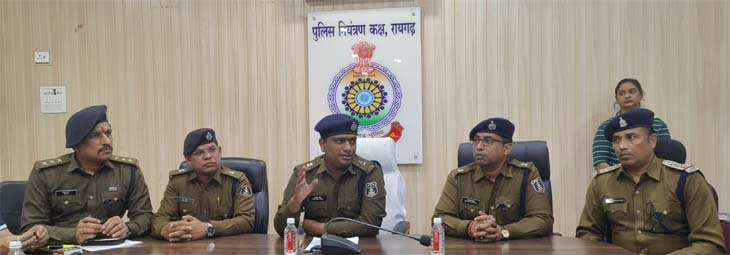 पुलिस अधीक्षक दिव्यांग पटेल ने ठगी के मामले की खुलासा किया है।