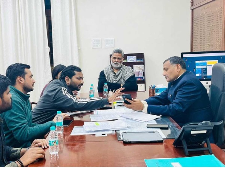 सोमवार को 11 सदस्यों का डेलिगेशन मुख्य सचिव अमृतलाल मीणा से मिलने पहुंचा था।