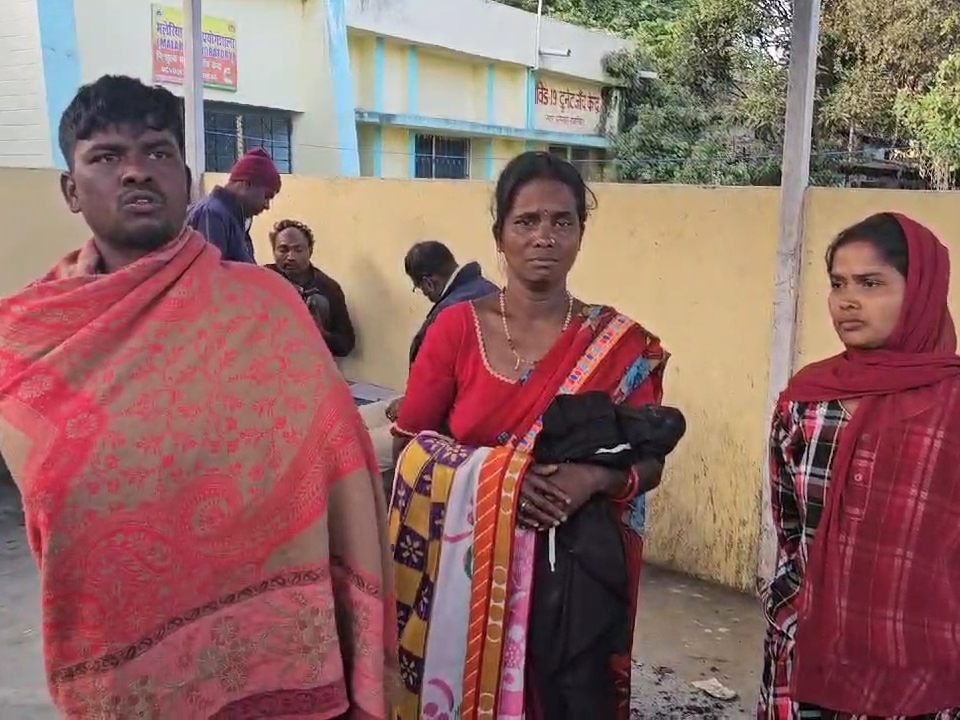 हादसे के बाद शोकाकुल परिजन।
