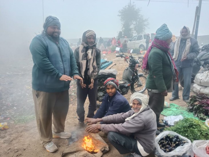 Fog engulfs Mathura temperature