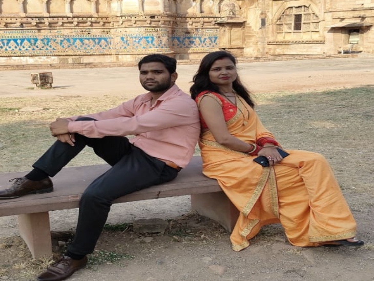 मृतका चंचल अपने पति दीनबंधु उर्फ दीनू के साथ। (फाइल)