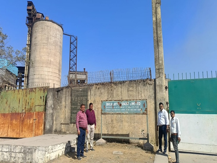 जेपी सीमेंट के मेन गेट में नोटिस चस्पा - Dainik Bhaskar