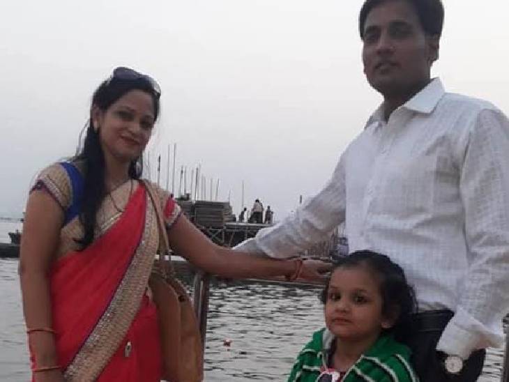 अपने माता-पिता के साथ कृतिका।