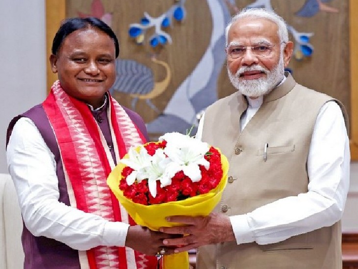 प्रधानमंत्री नरेंद्र मोदी के साथ ओडिशा के CM मोहन चंद्र माझी - Dainik Bhaskar