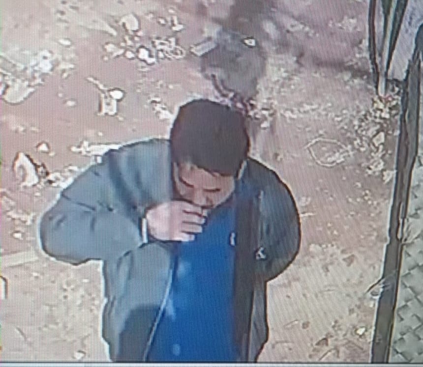 लूट से पहले अपराधी ने चाय पीते हुए रेकी की थी।