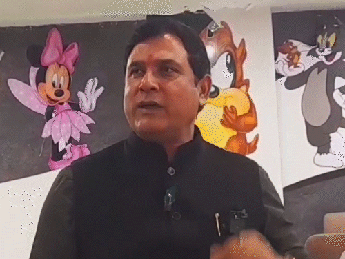 रविवार को गाजियाबाद में मीडियो से बात करते भाजपा विधायक नंदकिशोर गुर्जर। - Dainik Bhaskar