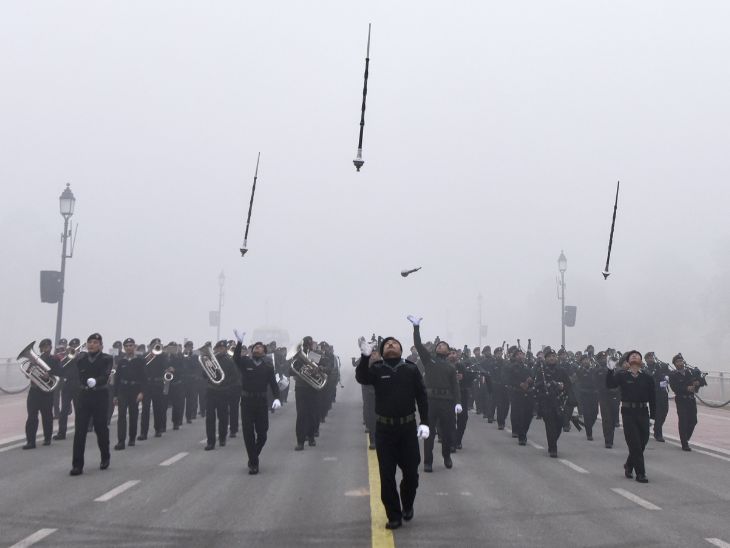 Preparations for the Republic Day parade are going on on the duty path in Delhi amidst dense fog.