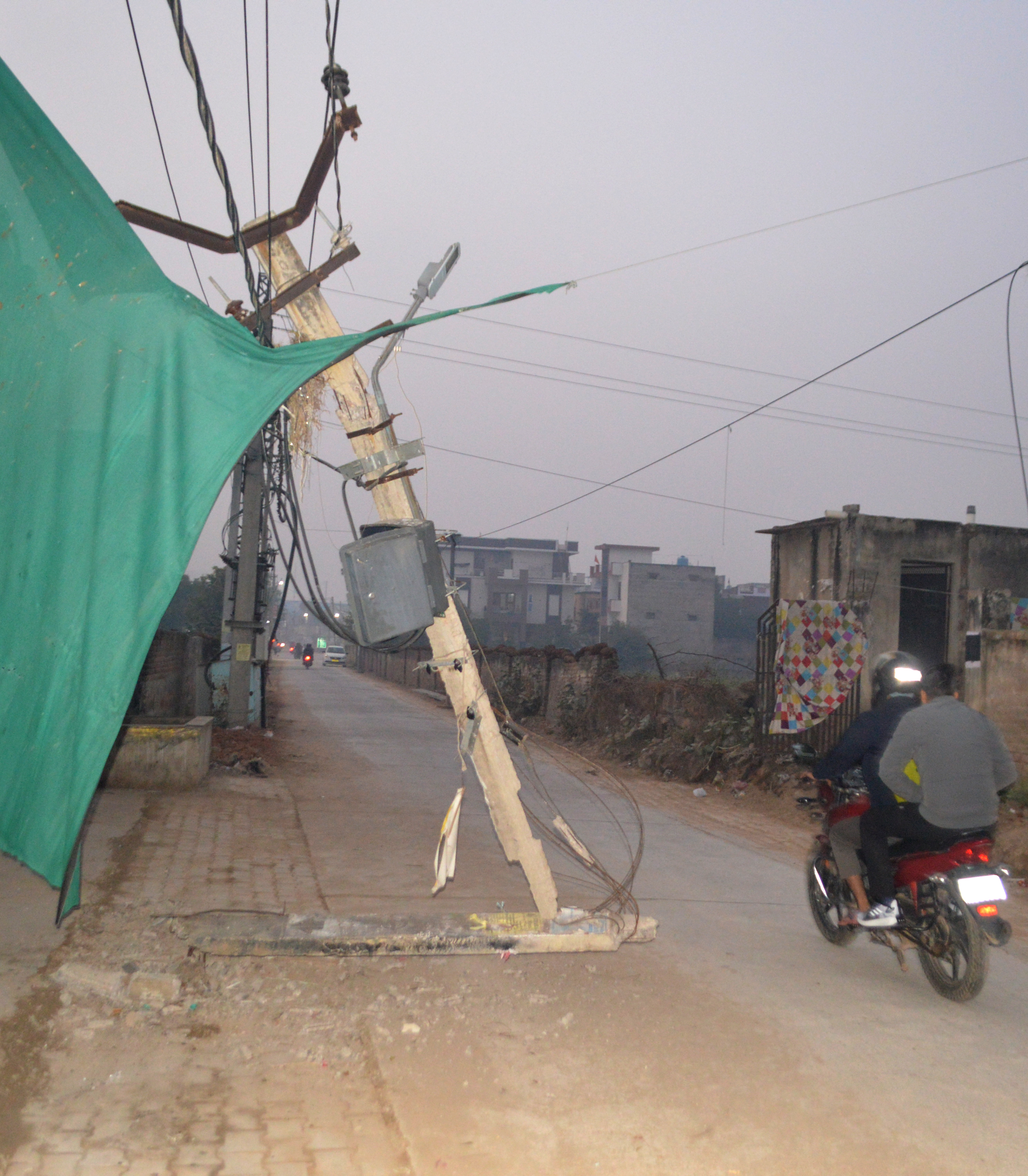 Electricity pole broke, current is flowing in the wire, fear of accident