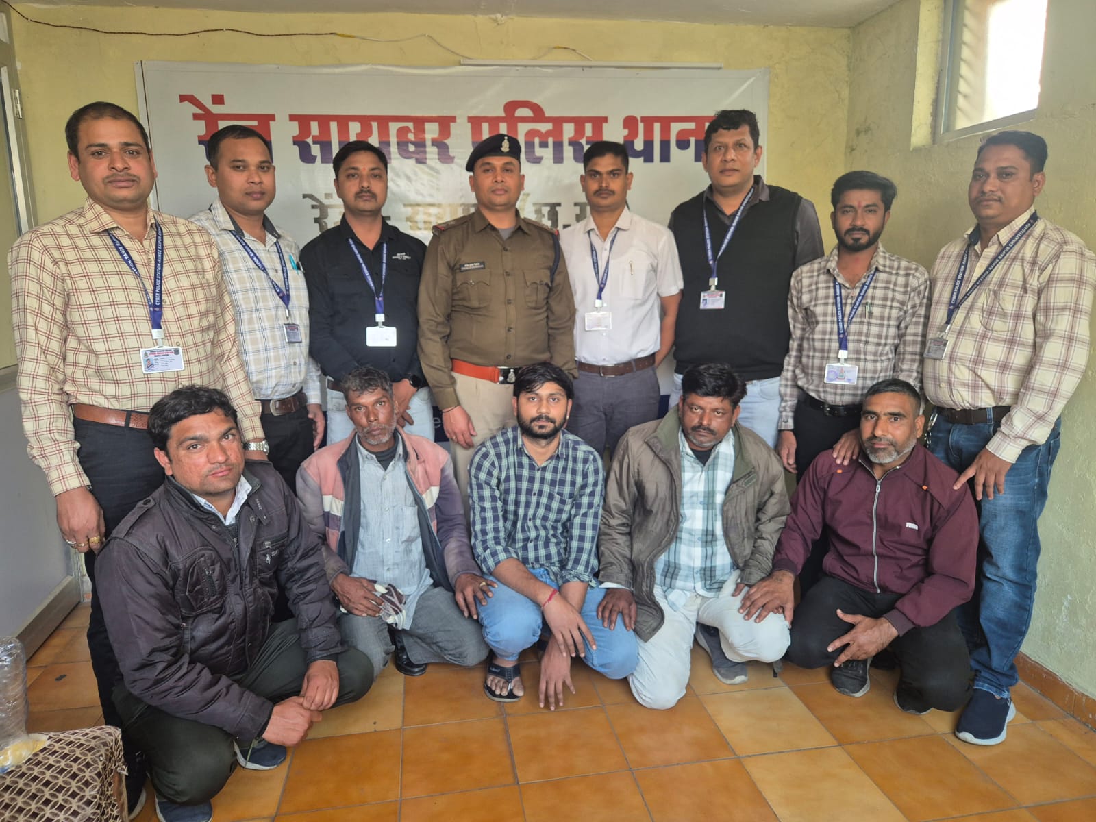 पुलिस ने ठगी के मामले में राजस्थान से 5 आरोपियों को अरेस्ट किया है।