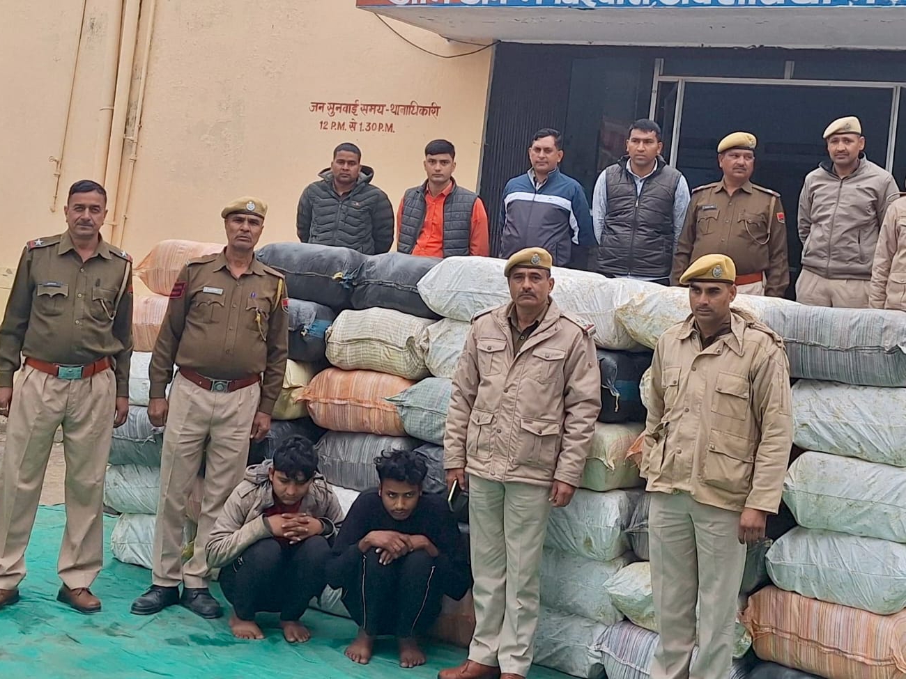 Ganja worth Rs 5 crore seized | 5 करोड़ रुपए का गांजा पकड़ा: कंटनेर में भरकर ले जा रहे थे, दो गिरफ्तार - Deoli News | Dainik Bhaskar