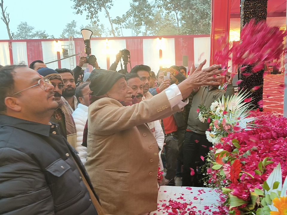 SP leader Mata Prasad Pandey reached Gonda