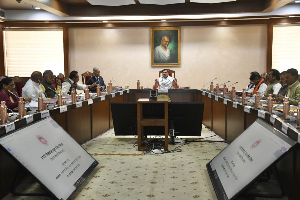 साल 2025 में आज मोहन यादव कैबिनेट की पहली बैठक हुई।