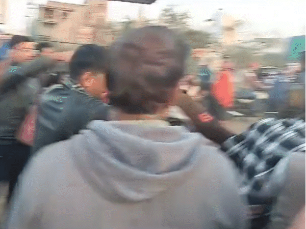 विवाद के बाद एक युवक को ले जाते पुलिसकर्मी।