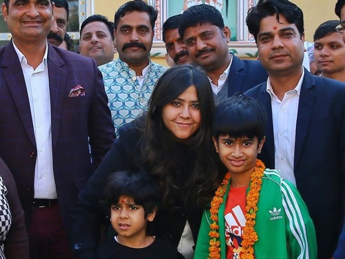 एकता कपूर अपने बच्चों के साथ जयपुर आई हैं। वे बच्चों को जयपुर के ऐतिहासिक स्थलों का भ्रमण कराएंगी।