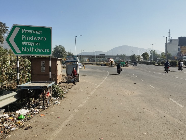 ये लेफ्ट साइट जाने वाला रास्ता ऊपर पिंडवाडा हाइवे को कनेक्ट करता है