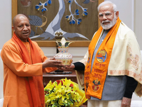 UP CM Yogi Adityanath Prayagraj Visit LIVE Update | Kumbh Mela
