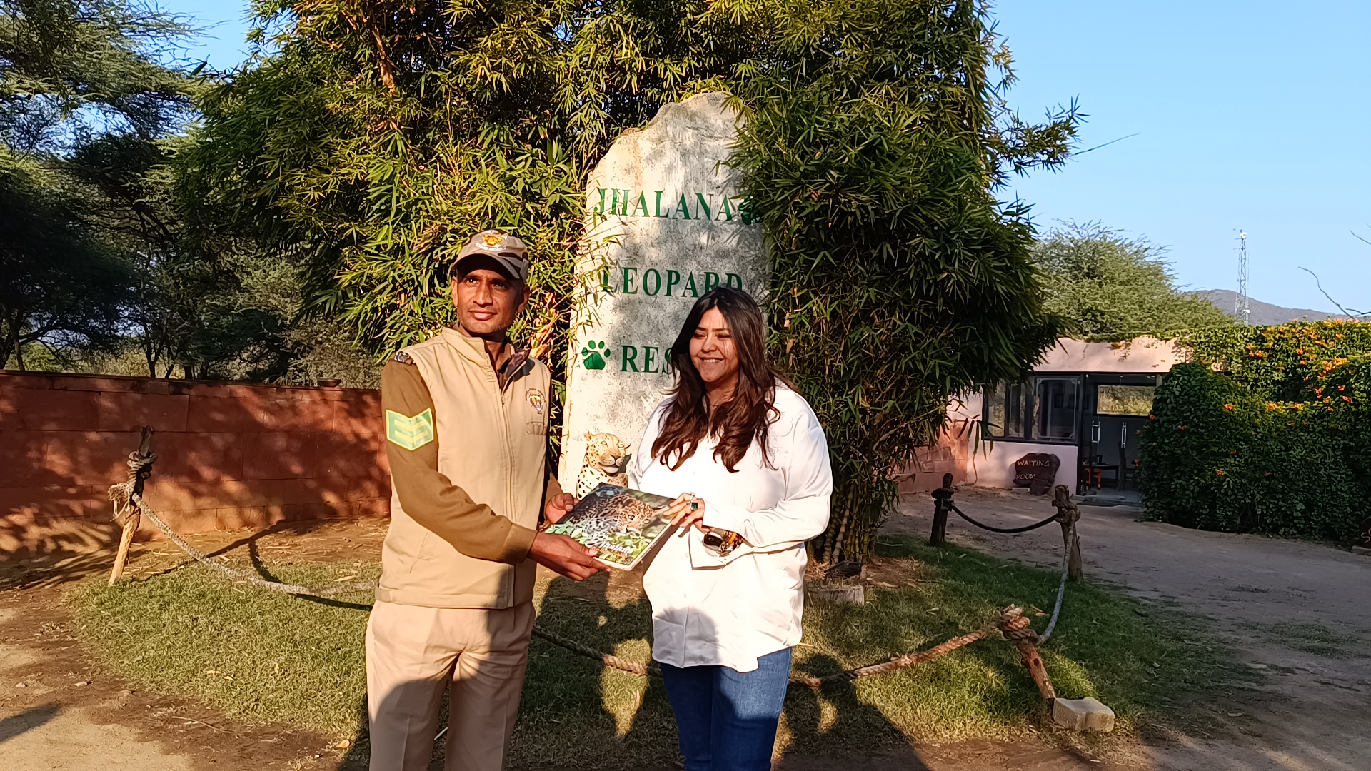 गुलाबी सर्दियों में झालाना की खूबसूरत वादियों और जंगल के बीच शाम के समय हुई इस सफारी में उन्हें अद्भुत अनुभव प्राप्त हुआ।