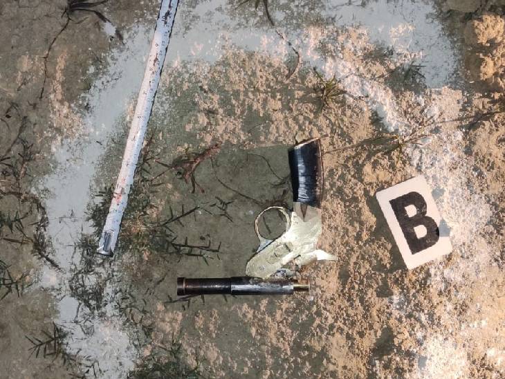 पुलिस पर इसी तमंचा से बदमाशों ने किया था फायर