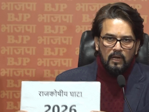 भाजपा नेता अनुराग ठाकुर ने शनिवार को दिल्ली में प्रेस कांफ्रेंस करके बताया कि AAP की शराब नीति से सरकार को 2026 करोड़ का नुकसान हुआ। - Dainik Bhaskar
