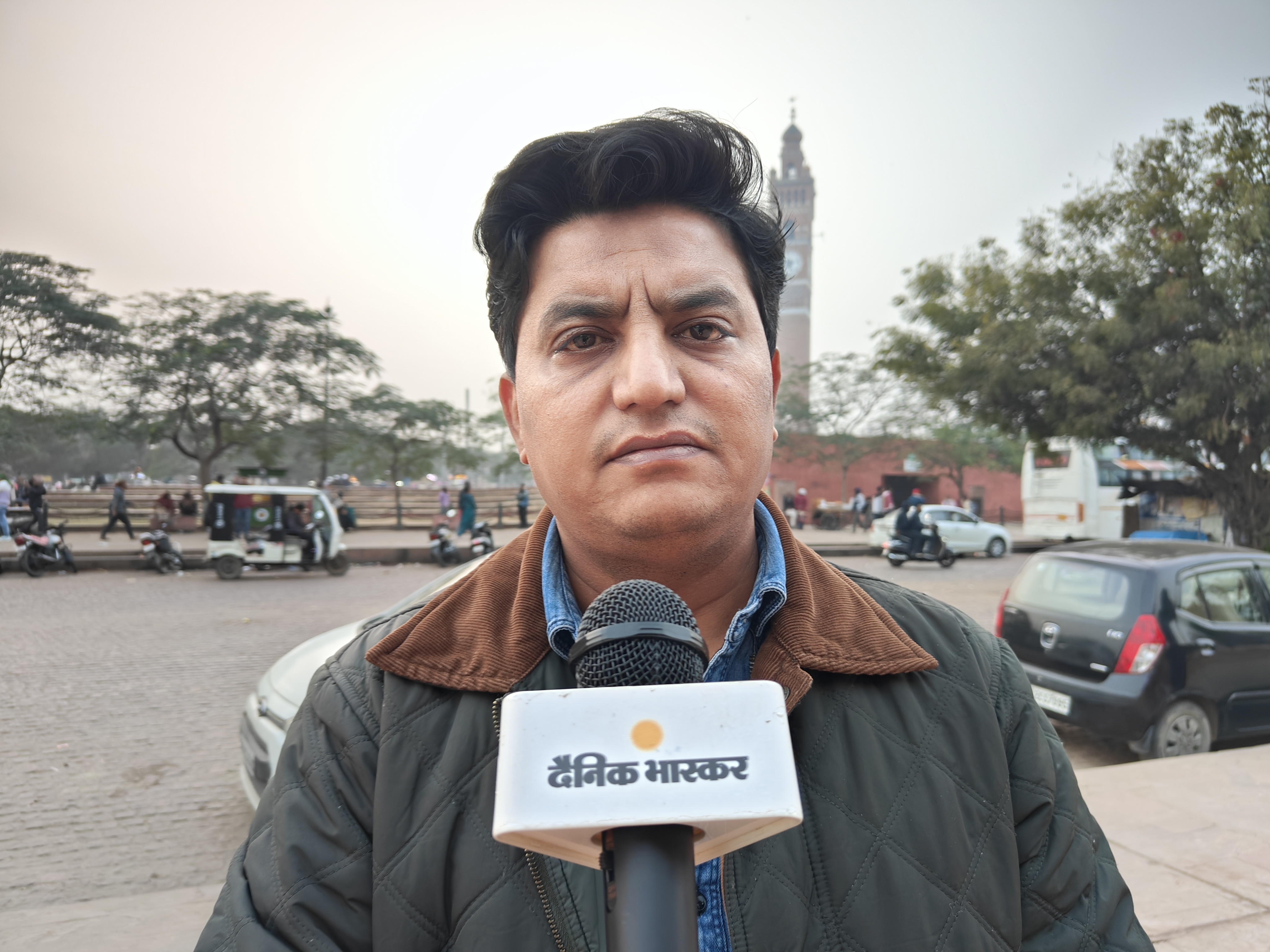 छेत्रीय दुकानदार मोहम्मद हामिद ने कहा अतिक्रमण और अवैध दुकानों से छोटे इमाम बाड़े को हो रहा है नुकसान