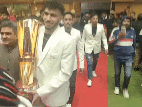 रोहतक पहुंची प्रो कबड्‌डी विजेता हरियाणा स्टीलर्स टीम - Dainik Bhaskar