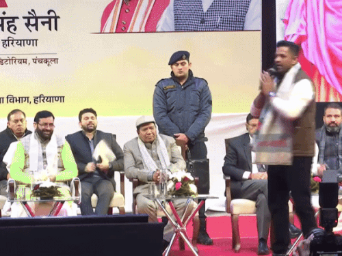 पंचकूला में राष्ट्रीय युवा दिवस पर आयोजित राज्य स्तरीय कार्यक्रम की मुख्यमंत्री नायब सैनी ने अध्यक्षता की। - Dainik Bhaskar