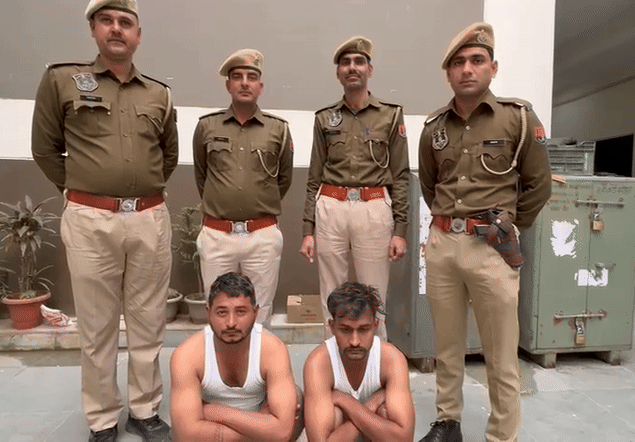 फायर स्टेशन पर तैनात विजय शर्मा और राहुल यादव को जयपुर की करधनी पुलिस ने रविवार को गिरफ्तार किया है।