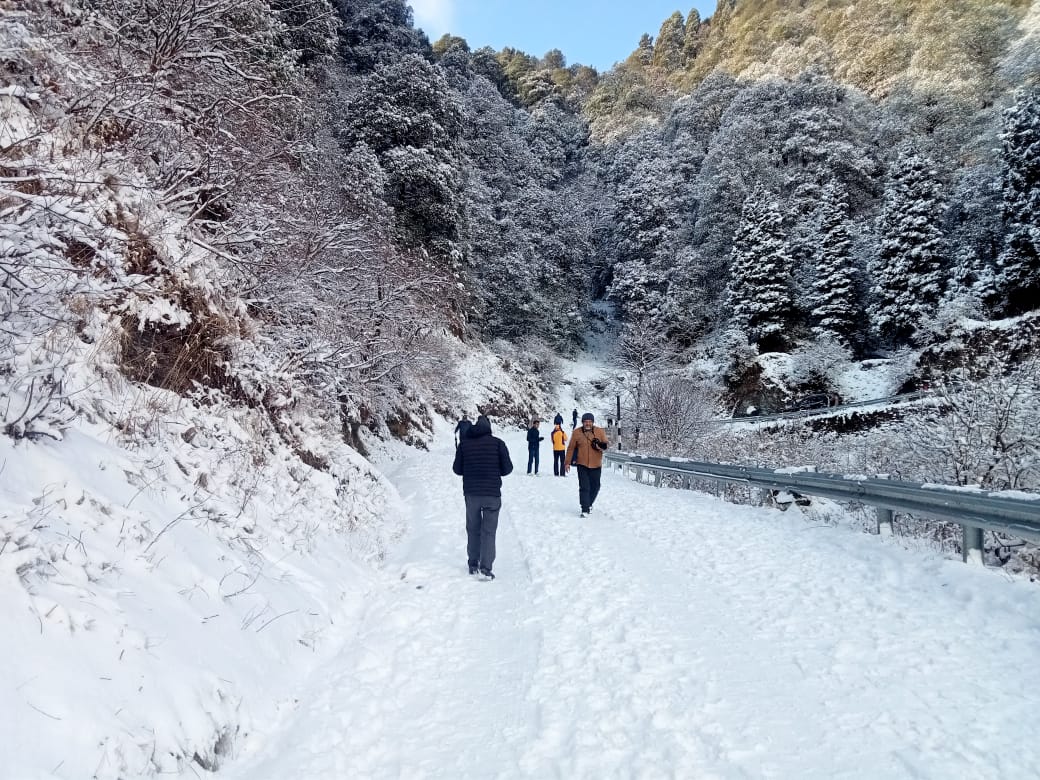 Weather cleared after rain and snowfall; Morning started with sunshine