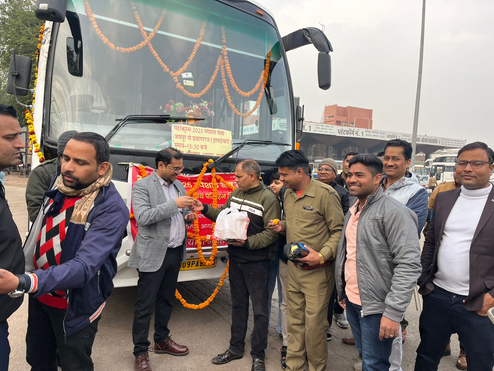 special-bus-service-launched-from-jaipur-to-prayagraj-for-mahakumbh