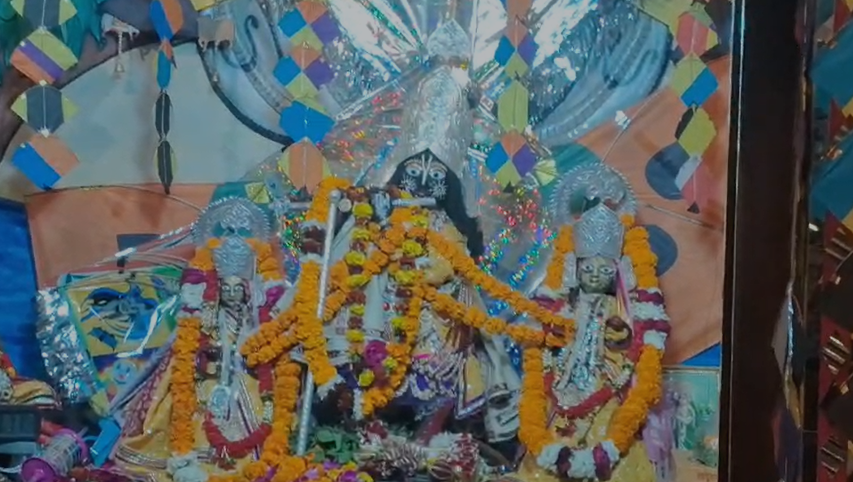 सीकर के गोपीनाथ जी मंदिर को पतंग की थीम पर सजाया गया।