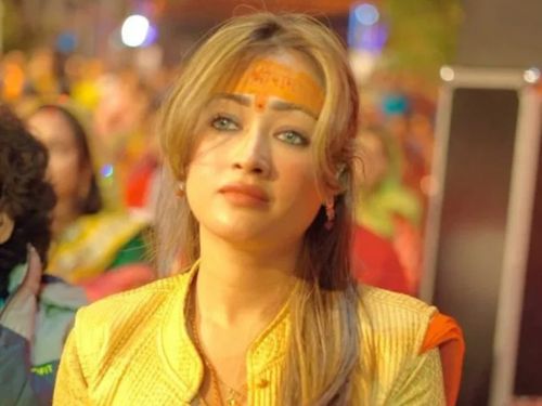 हर्षा मूलरूप से मध्य प्रदेश की रहने वाली हैं।