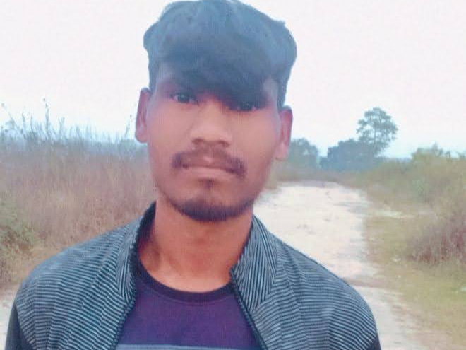 26 वर्षीय शनि पोर्ते का शव घर के कमरे में फांसी के फंदे पर लटका मिला।