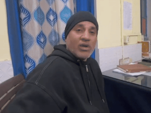 सुरेंद्र के मामा के लड़के सुशील ने बताया-परिवार में चार ही लोग थे। अब कुछ नहीं बचा।