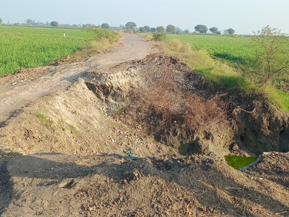 Bike fell into a pothole on the road, young man died