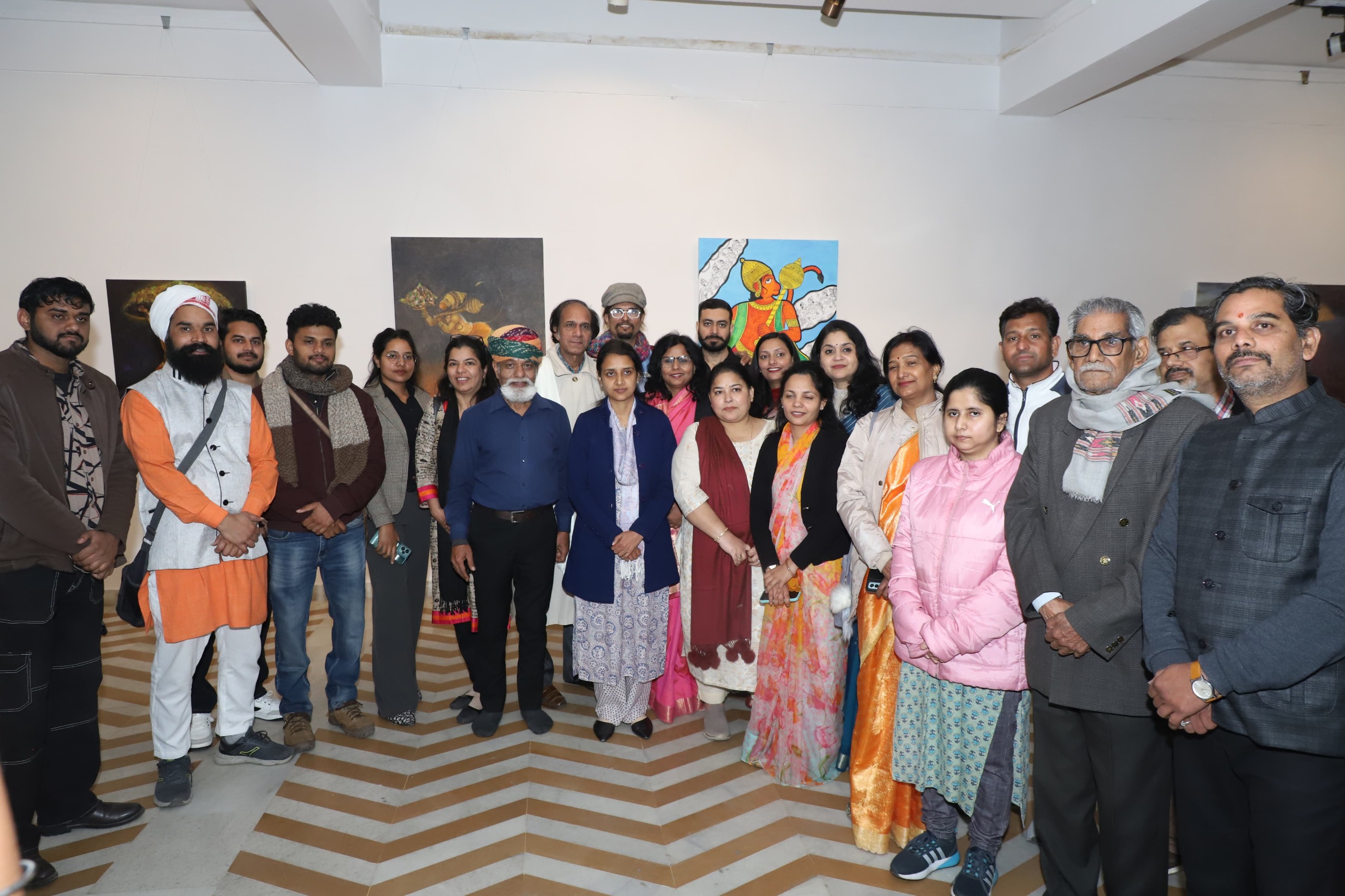 इस दौरान केन्द्र के अन्य पदाधिकारीगण व सभी कलाकार और कला प्रेमी मौजूद रहे।