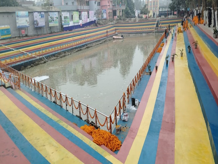 सीएम के आगमन पर रंगरोगन भी किया गया।